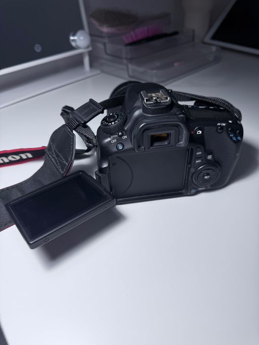 Canon EOS 60D + Lente 18-135mm IS STM, Bolsa e Bateria Extra