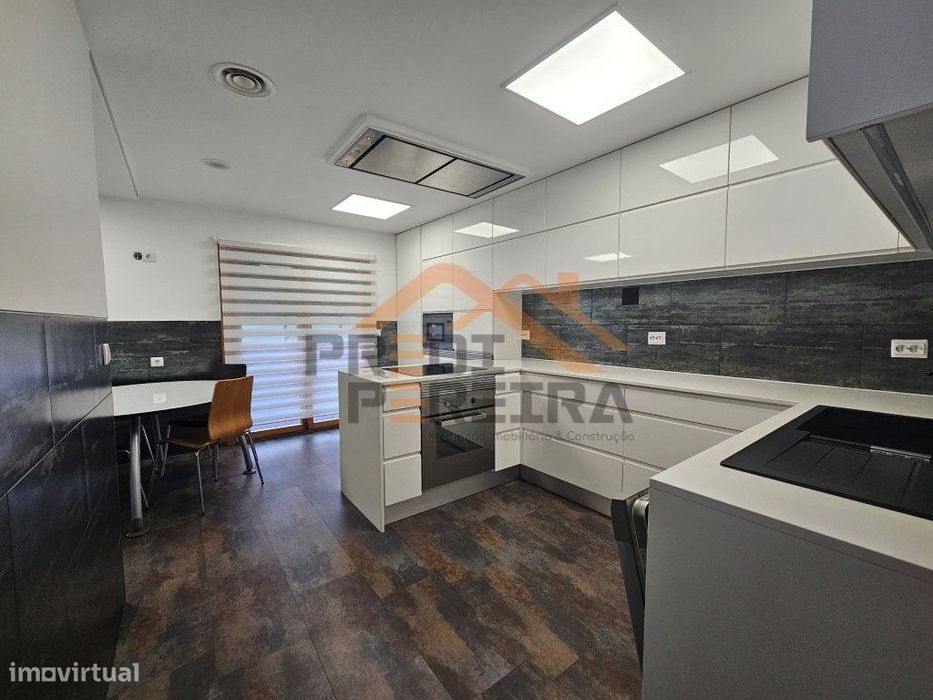 Arrendamento T3 com terraço e garagem, Urb. Jardim da Amoreira, Ram...