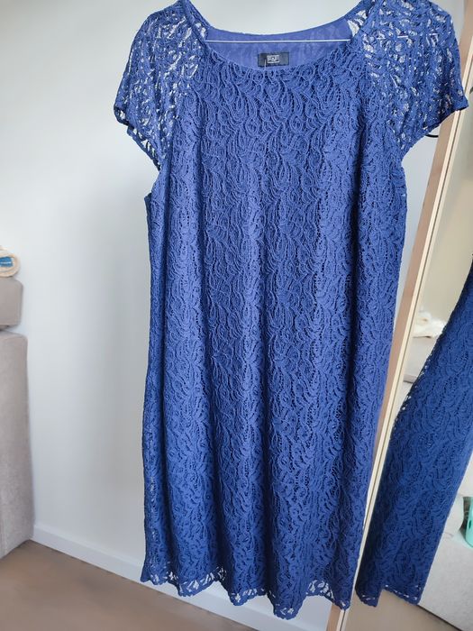 Маленька акуратна синя сукня