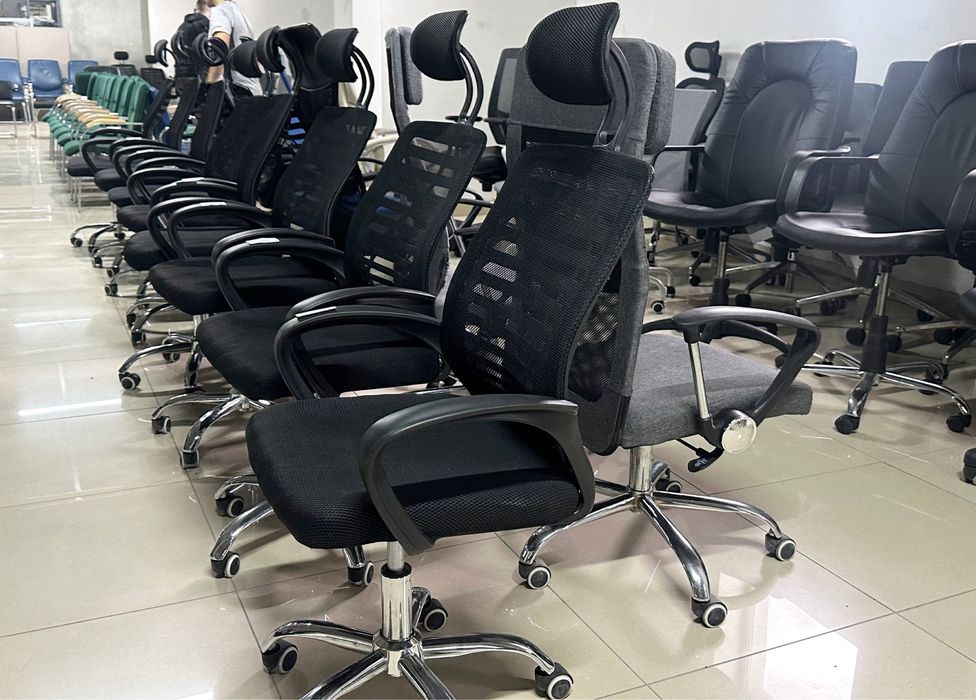 РОЗПРОДАЖ офісних крісел — понад 400 штук.
