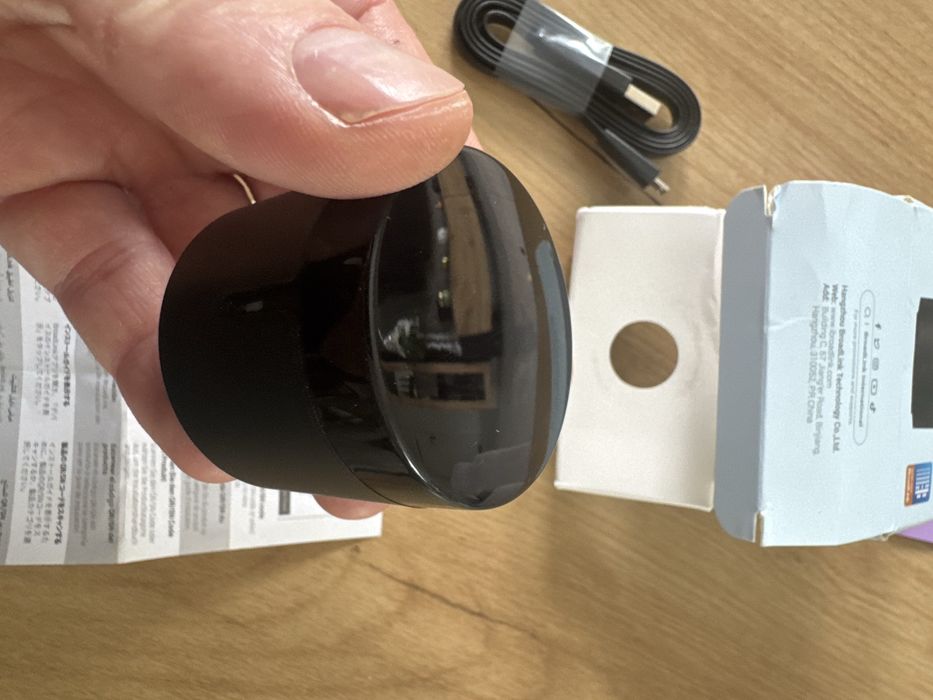 inteligentny, uniwersalny pilot na podczerwień BroadLink RM4 Mini.