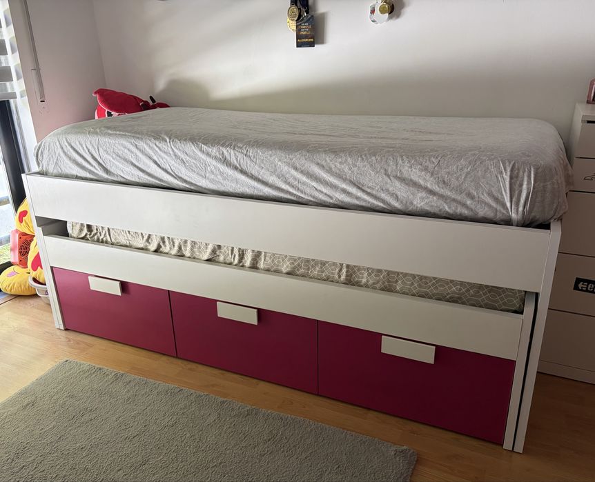 Cama de solteiro com gaveta