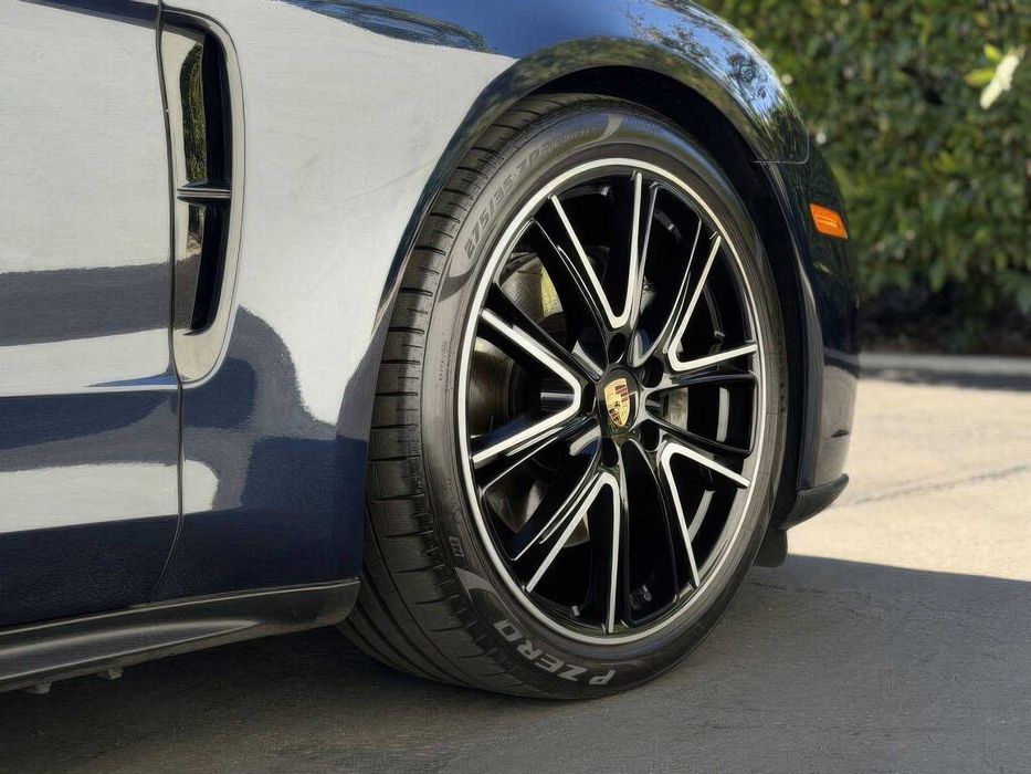 Porsche Panamera 4S      2018