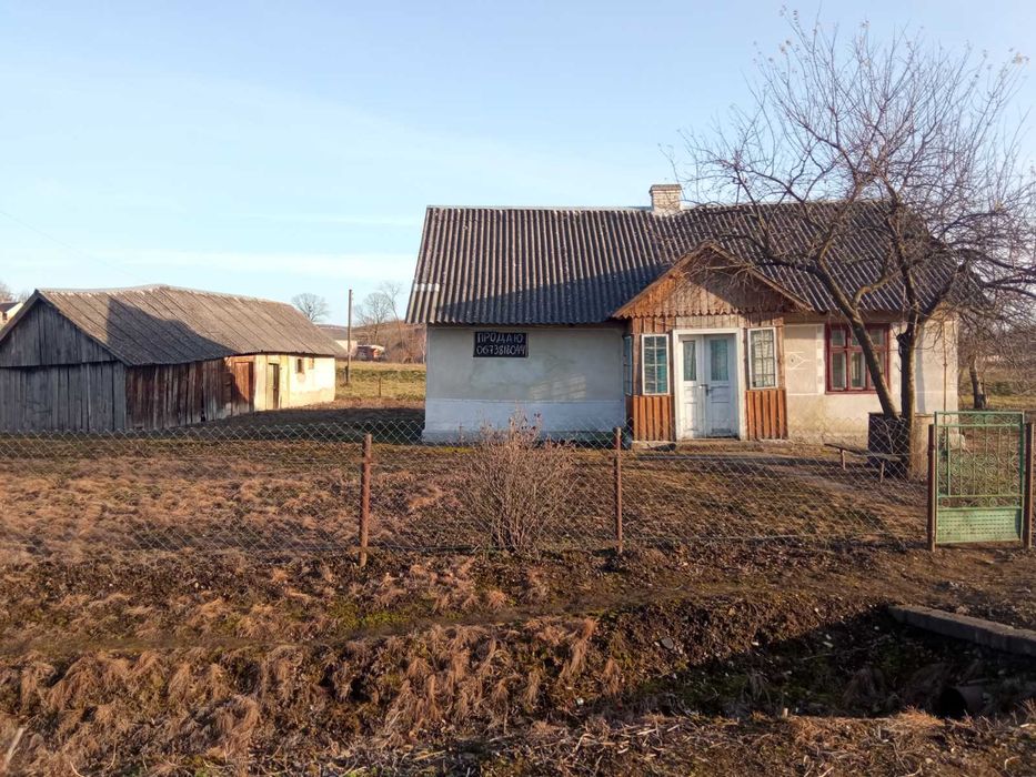 Продам будинок в якому можна жити. Є газ , опалення піч