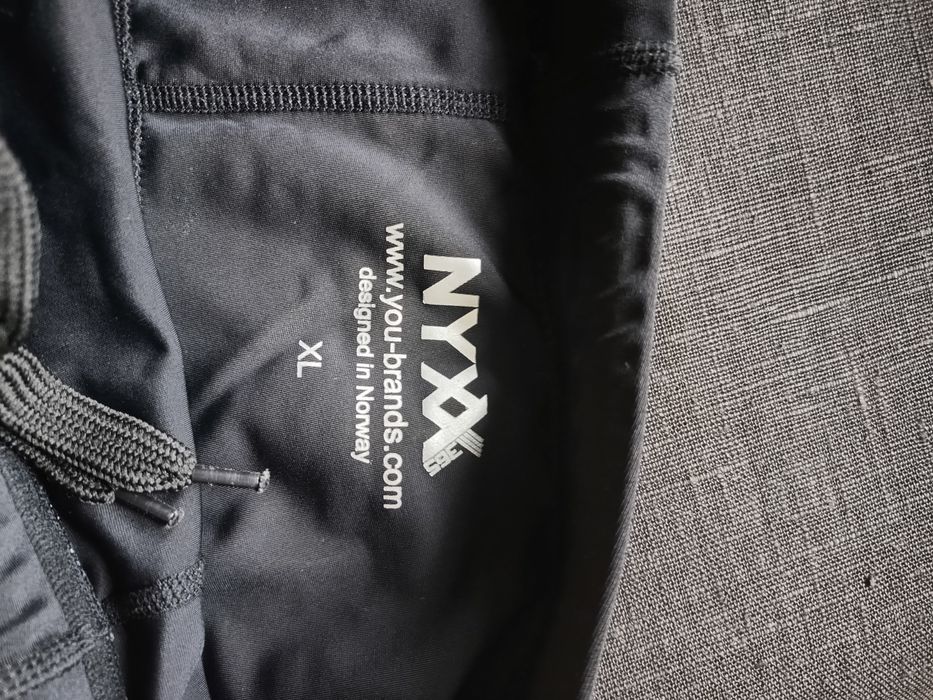 Leginsy spodnie sportowe do biegania marki NYXX