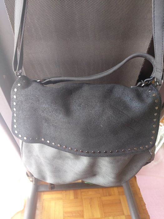 Mala tiracolo aul brilhante e cinzento