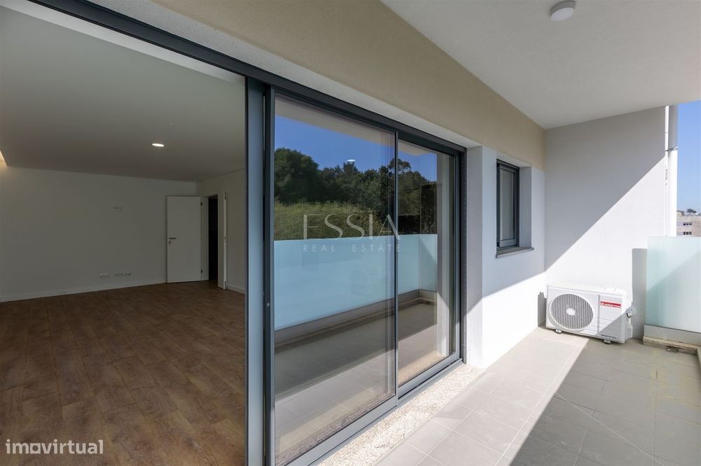 T3 Novo com Varanda, Lavandaria e Lugar Duplo de Garagem