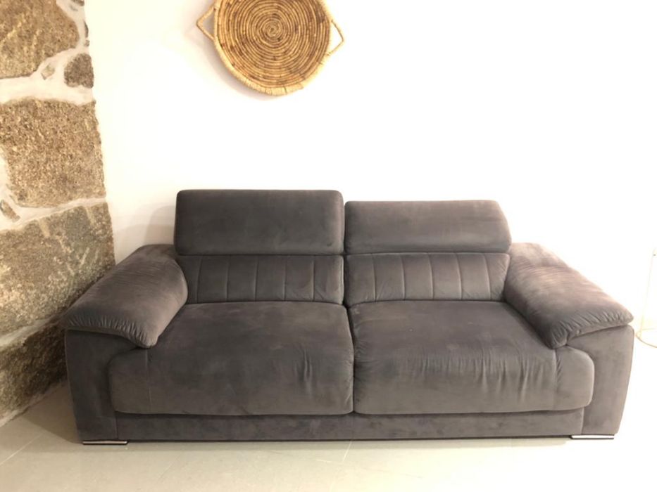 Sofá Cinza Encostos Rebativeis