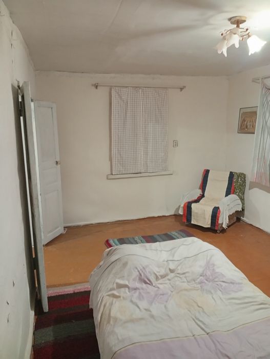 Будинок 200 км від Києва в затишному місці на станції Нові Білокорович