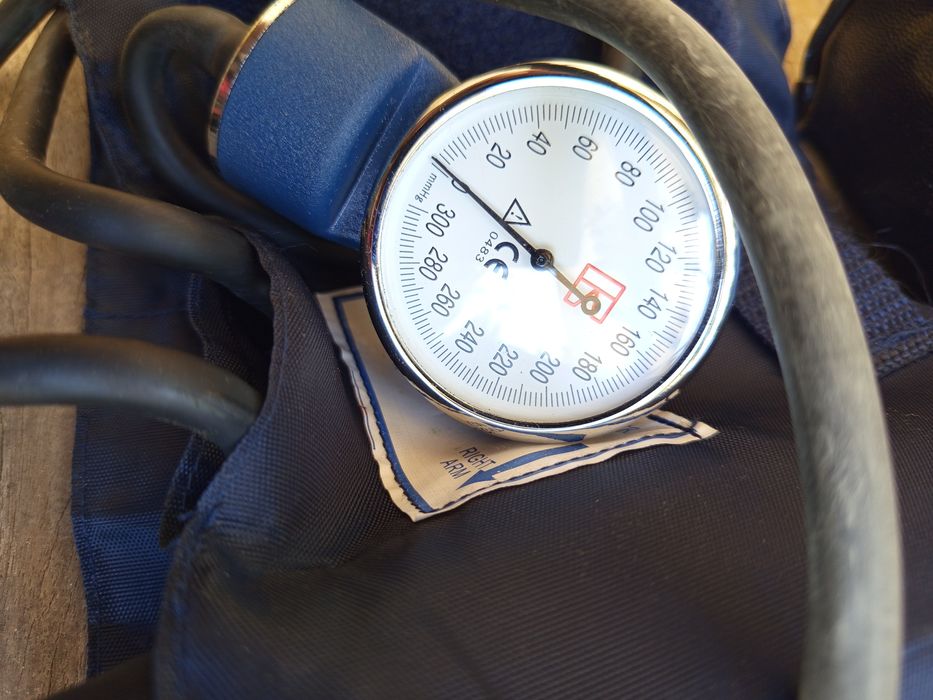 Medidor de tensões manual + estetoscópio