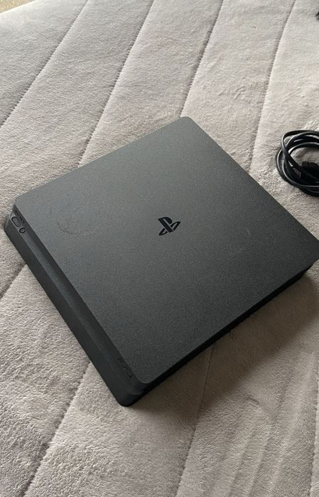 Playstation 4 com 3 jogos