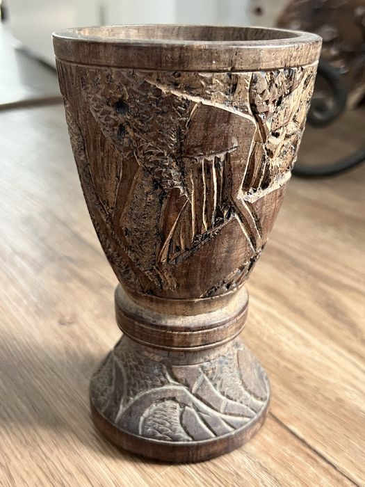 Taça vintage madeira nobre esculpida á mão.