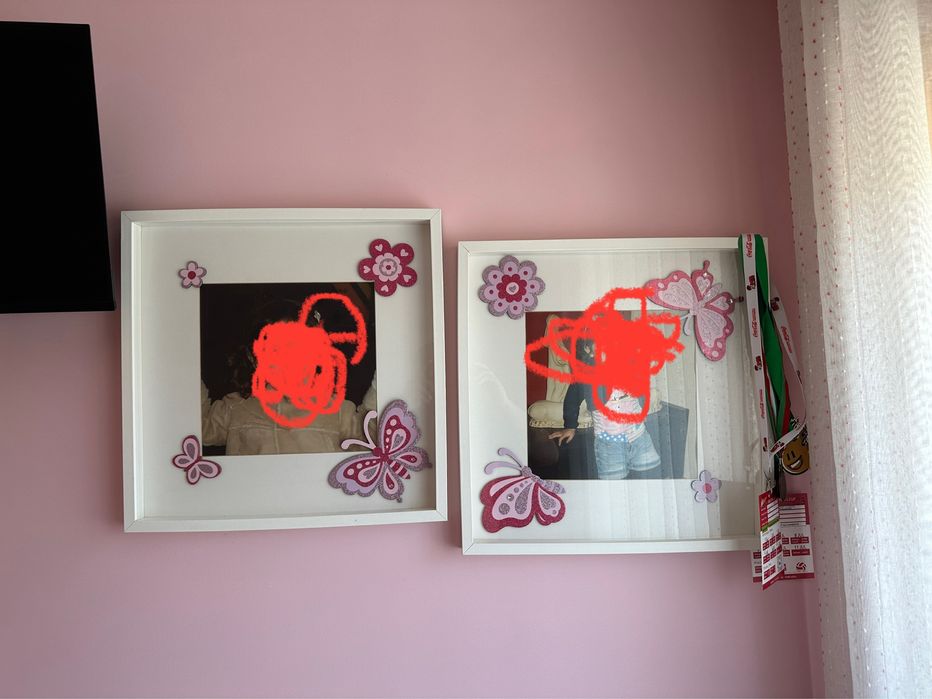 Duas molduras brancas parede com decoração