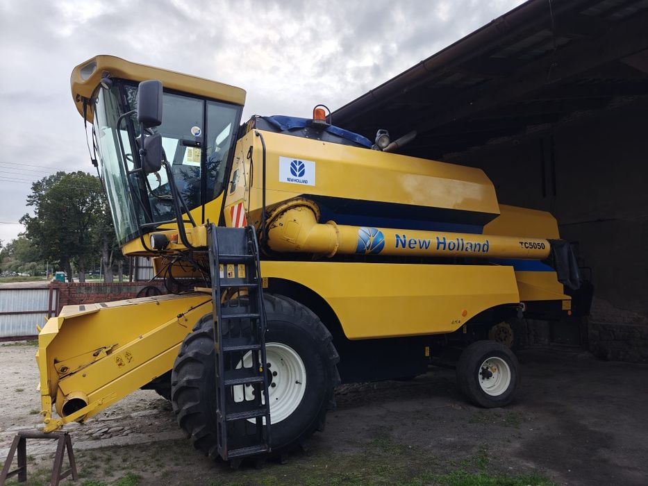 New Holland TC 5050