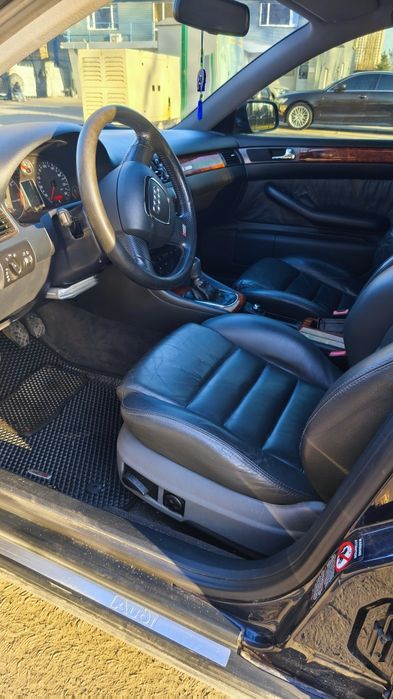 Автомобіль Audi A6