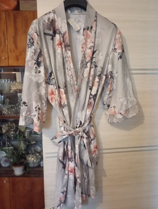 Халатик шовковий.Новий.