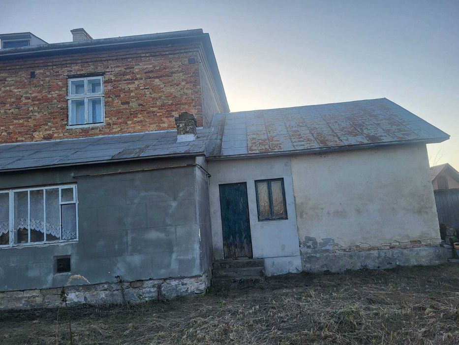 Продаж цегляного двоповерхового будинку в с. Глиняни