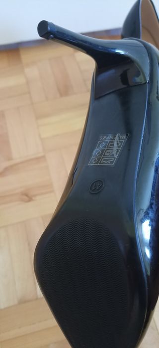 Czarne lakierowane szpilki Mulanka 41