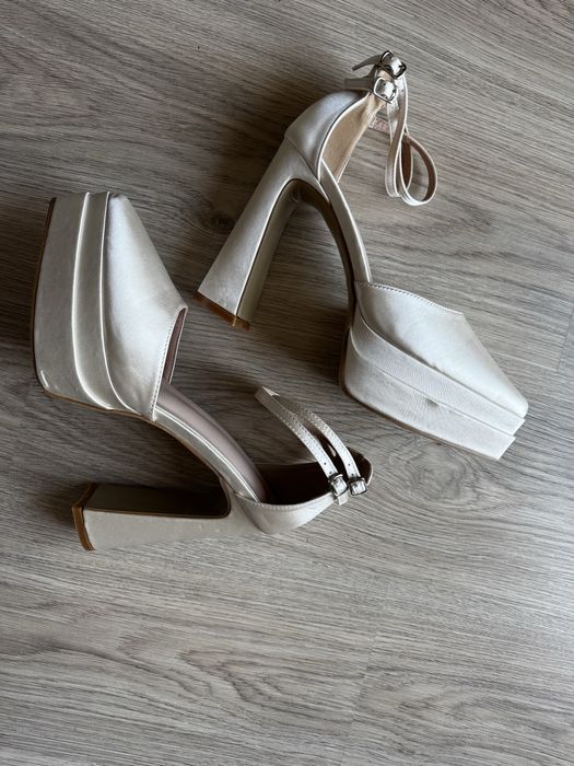 Buty na wysokim obcasie