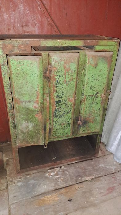 Шафа для інструментів