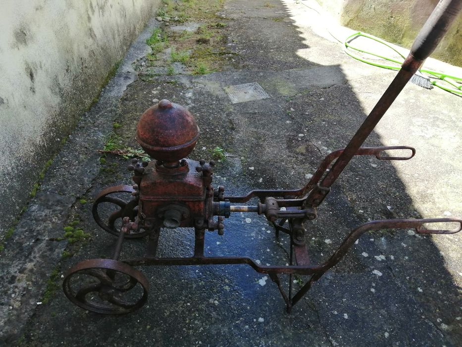 Bomba de vinho antiga, CASA FAS