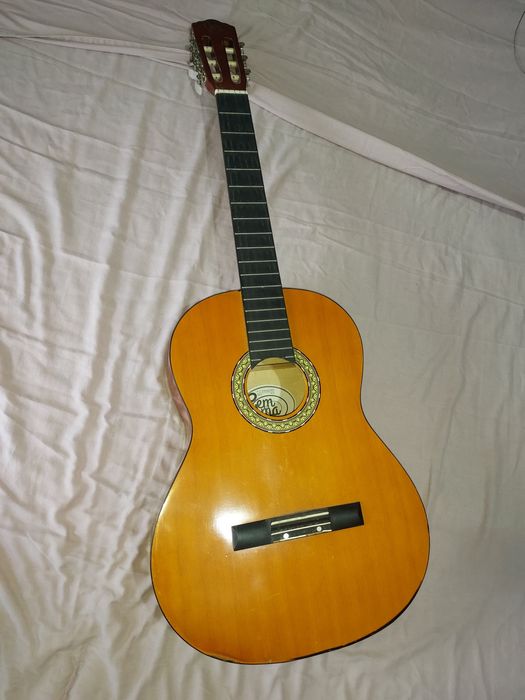 Viola gemma como nova a bom preço...
