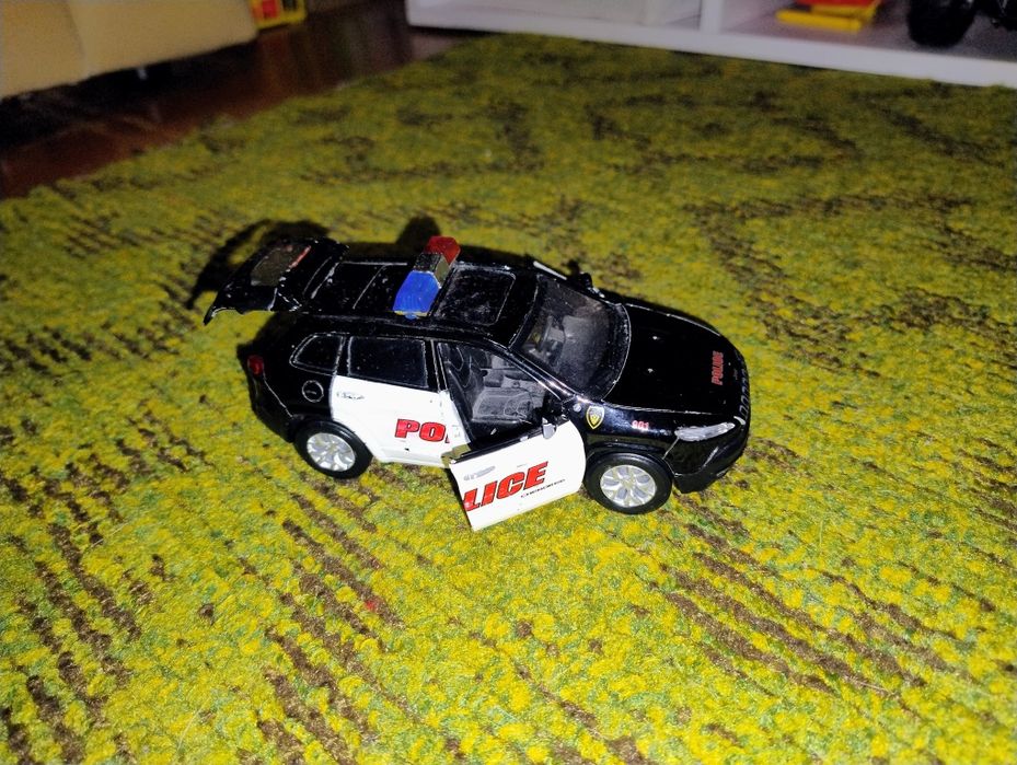 Продам поліцейську машинку