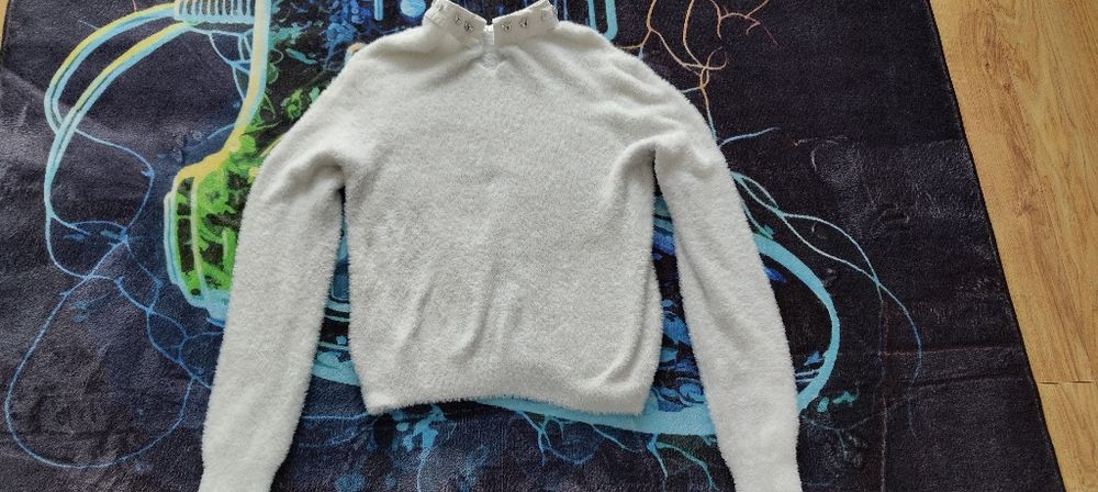 Sweter damski z ozdobnym kołnierzykiem