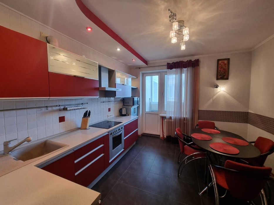 Здам 3 кім картиру вул Ахматової 35 метро Позняки.