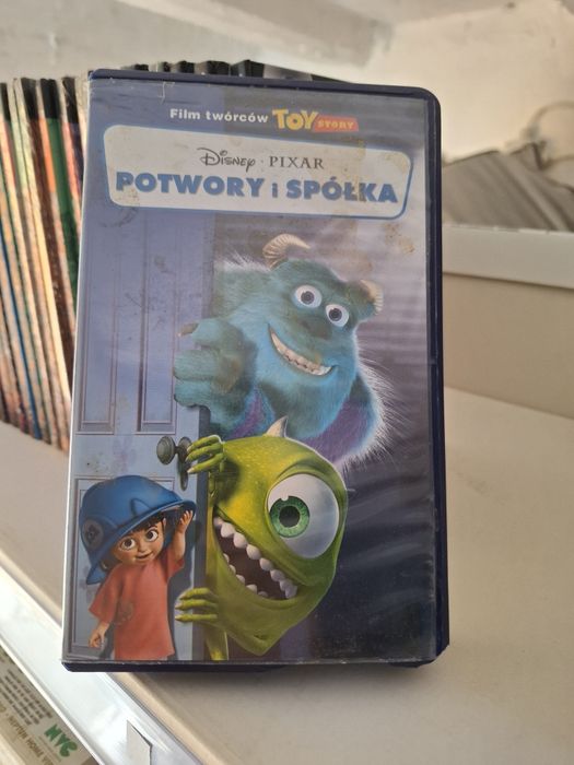8 Filmów. Filmy na kasetach VHS