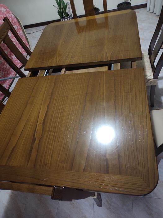 Mesa de sala+ seis cadeiras madeira