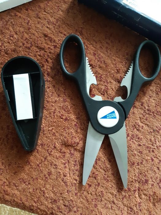 Ножницы для кухни. Германия . 500 гривен.