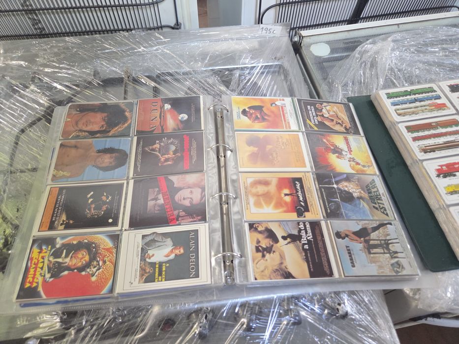 1300 calendários de bolso em estado novo a partir dos anos 70. 130 euros .