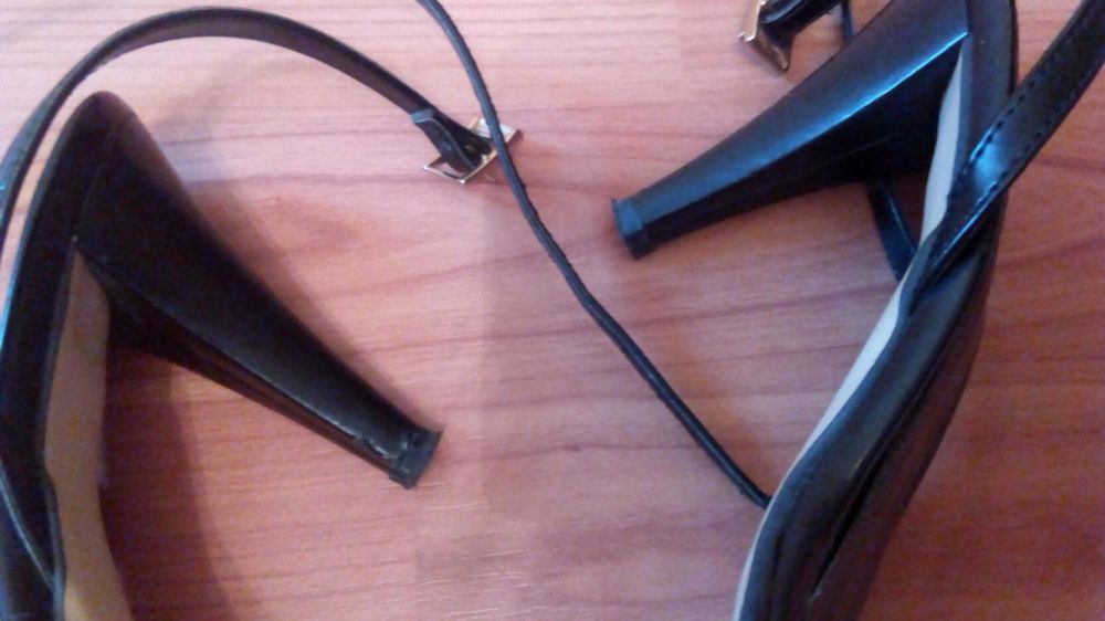 Sandaly na obcasie roz 38