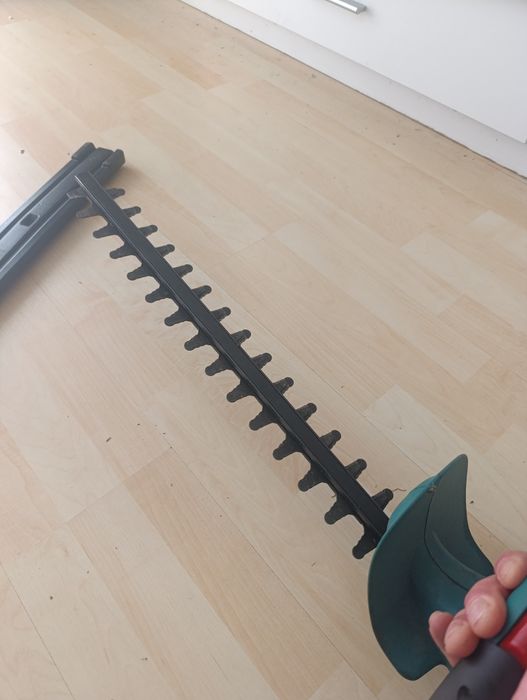 Кусторез BOSCH электрический