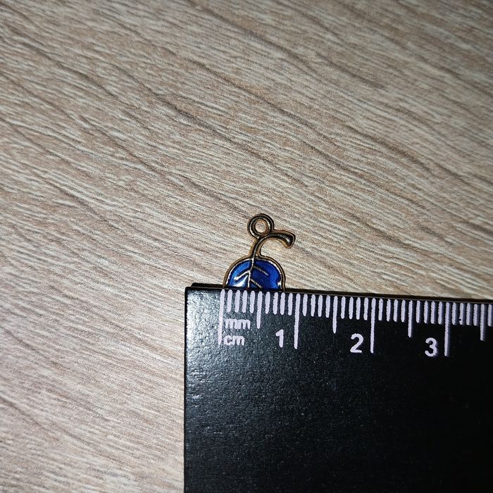 Zawieszka charms liść.