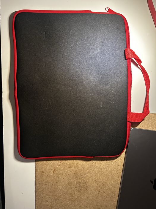 Pokrowiec na laptopa