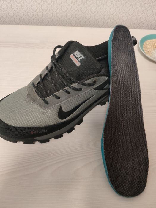 Продам кросівки NIKE
