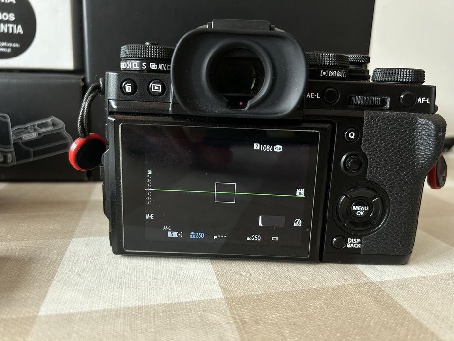 Fujifilm X-T3 + Lens & Battery Grip