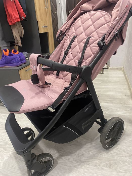 Прогулянкова коляска Carrello Bravo