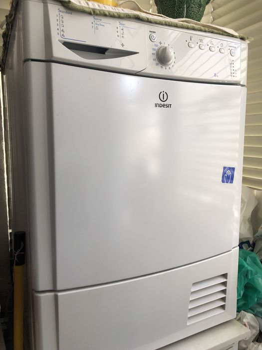 Máquina de secar roupa de condensação Indesit 8kg