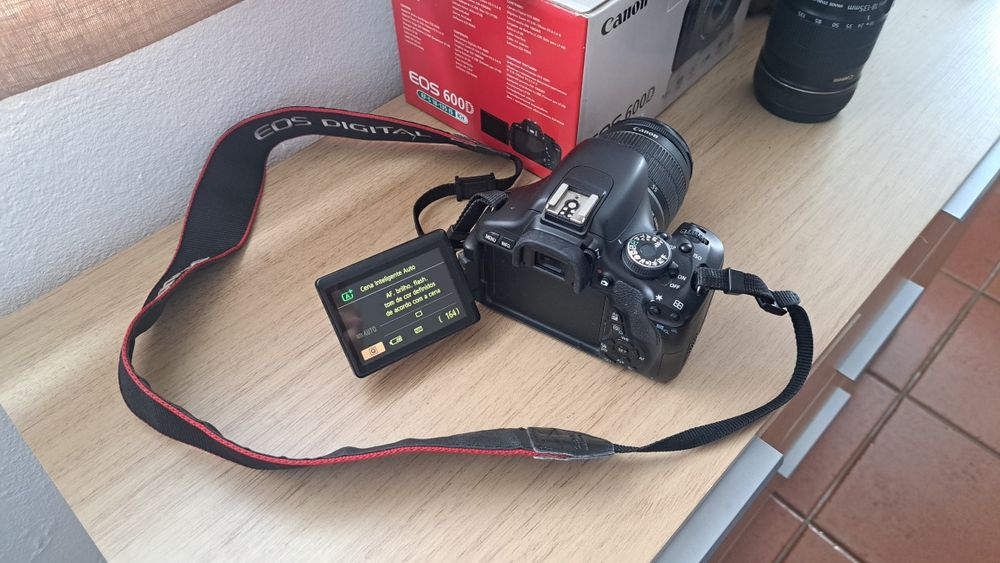 Canon EOS 600D + 18-55mm + 18-135mm STM + Extras