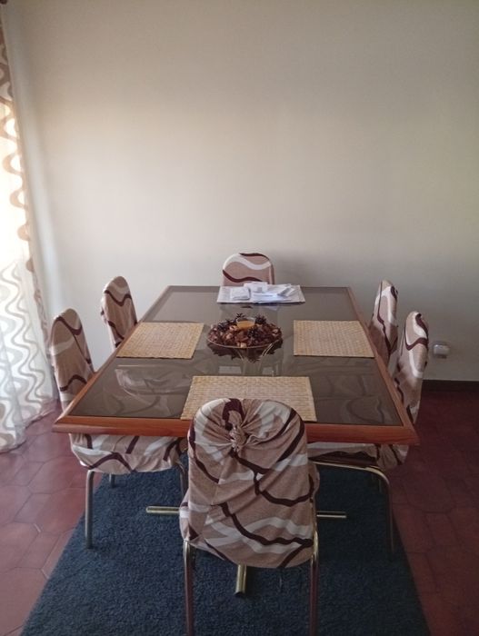Mesa de sala com 6 cadeiras