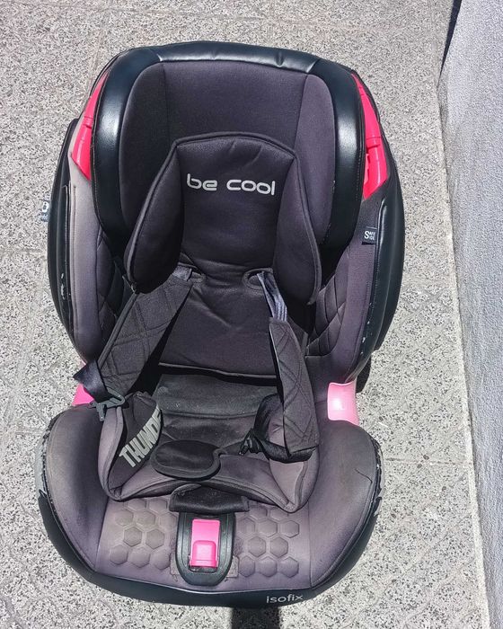 Cadeira da marca  be cool,  com isofix e inclinação,  0 aos 12 anos.