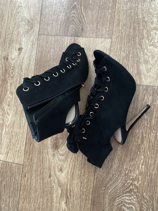 Туфлі босоніжки для high heels