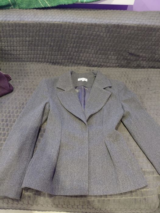 Продам стильну чорну  куртку-косуха бренду CHER .