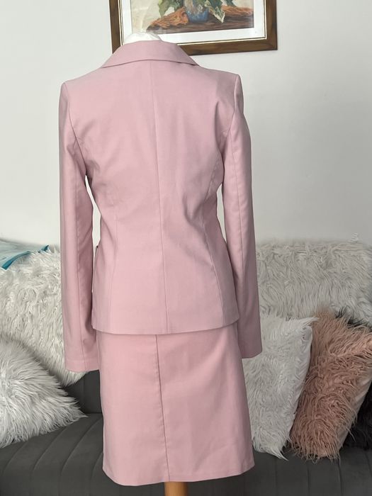 Różowa elegancka  garsonka Gantos r.M