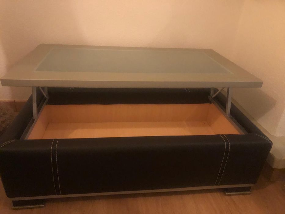 Mesa de centro com tampo elevatório