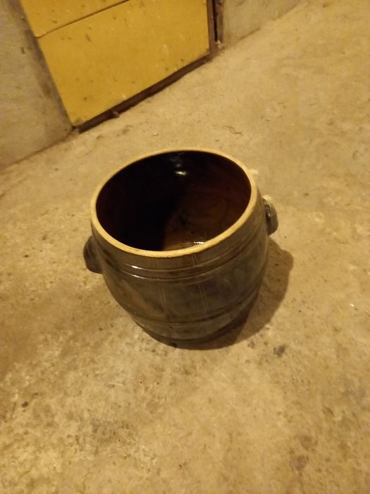 Garnek gliniany na. ogórki  około 7 ł