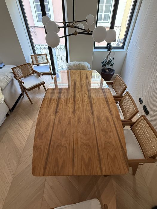 Mesa de madeira maçica